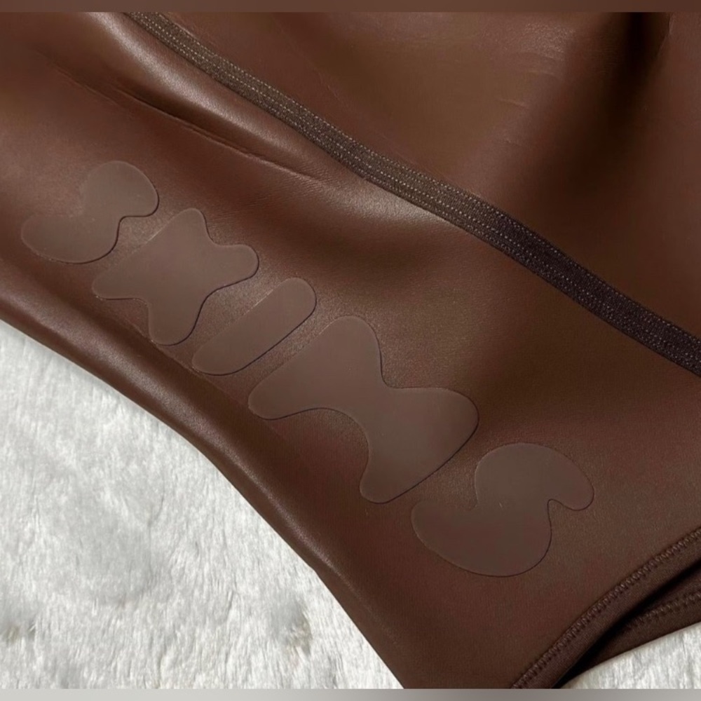 SKIMS Rubberized Scuba Swim/Bodysuit Strapless One-Piece Size Medium COCOA NWT - Picture 9 of 9